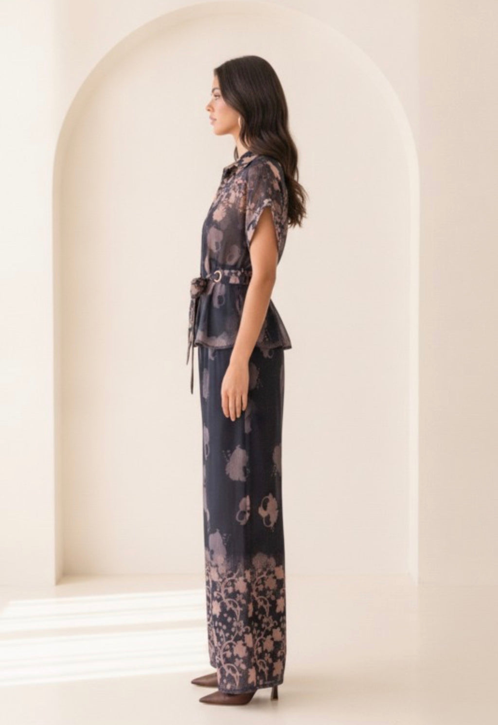 PRINTED V-NECKLINE SHORT TAP SLVS TOP W/WAIST TIE, PRINTED