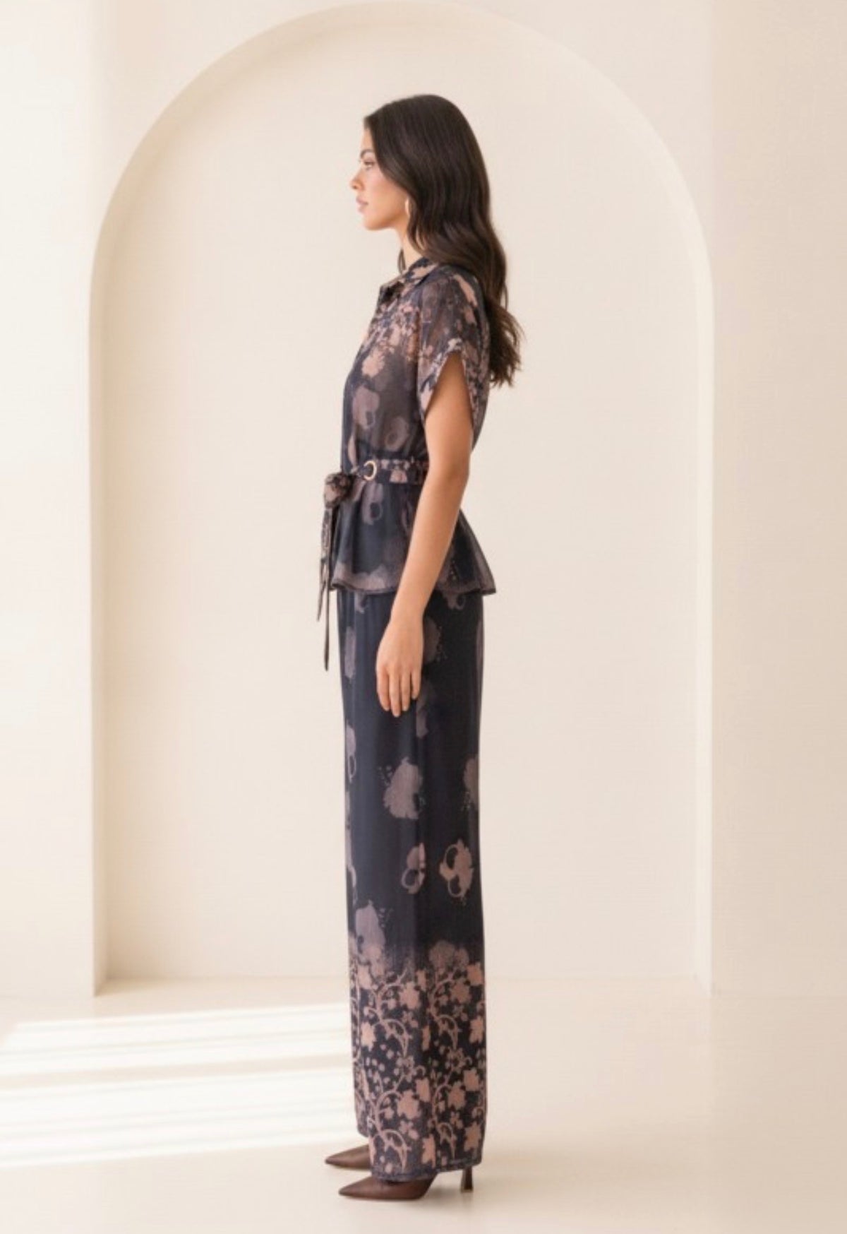 PRINTED V-NECKLINE SHORT TAP SLVS TOP W/WAIST TIE, PRINTED